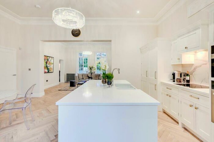 3 Bedroom Apartment To Rent In Broadlands Road, Highgate, N6