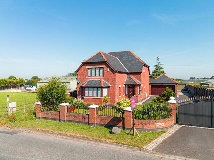 4 Bedroom Detached House For Sale In Moss Lane, Hesketh Bank, PR4