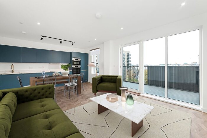 3 Bedroom Flat To Rent In Trinity Park, Woolwich, SE18