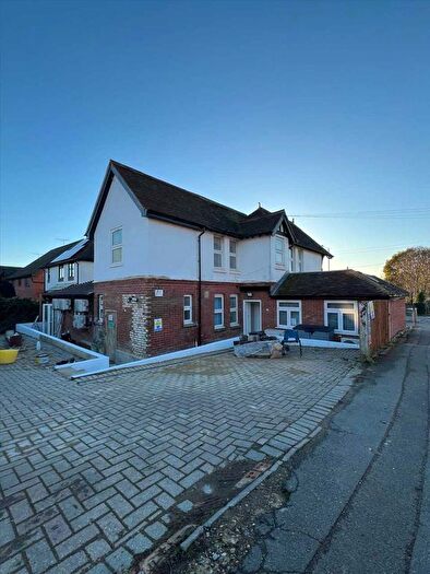 1 Bedroom Flat To Rent In Faversham Road, Kennington, TN24