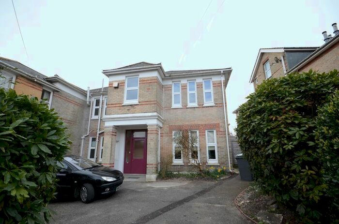 3 Bedroom Flat To Rent In Carlton Road, Bournemouth, BH1