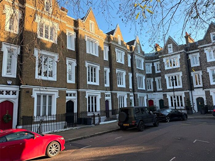 4 Bedroom Terraced House For Sale In Lonsdale Square, Barnsbury, Islington, London, N1