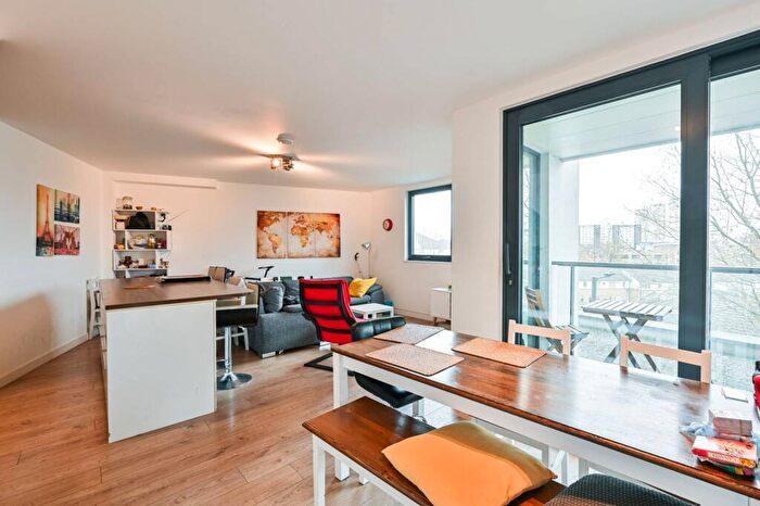 3 Bedroom Flat For Sale In Rotherhithe New Road, Bermondsey, London, SE16