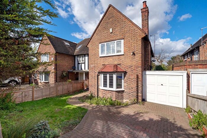 3 Bedroom Semi Detached House To Rent In Upper Richmond Road West, Richmond, TW10