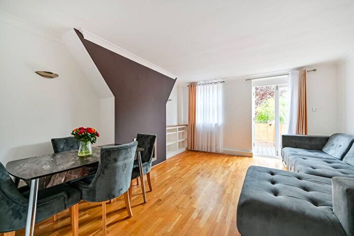 2 Bedroom Terraced House To Rent In Twickenham, Twickenham, TW2