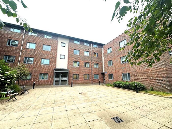 1 Bedroom Flat For Sale In Edith Court, New Road, Bedfont, TW14