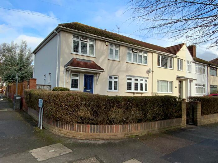 4 Bedroom End Of Terrace House For Sale In Maylands Avenue, Elm Park, Hornchurch, Essex, RM12