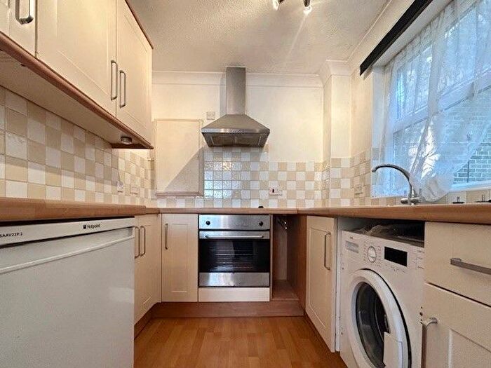 1 Bedroom Flat To Rent In Carlyle House, Worthing, BN14