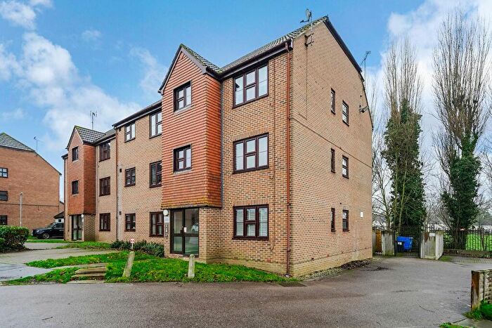 1 Bedroom Flat To Rent In Orchid Close, Abridge, RM4