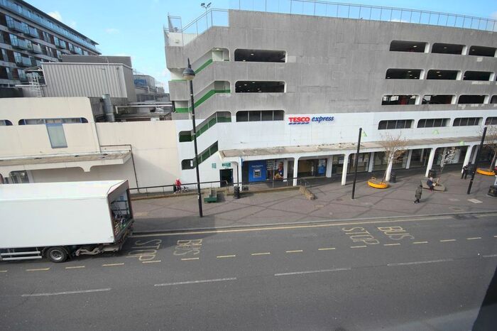 3 Bedroom Flat To Rent In High Street, Uxbridge, UB8