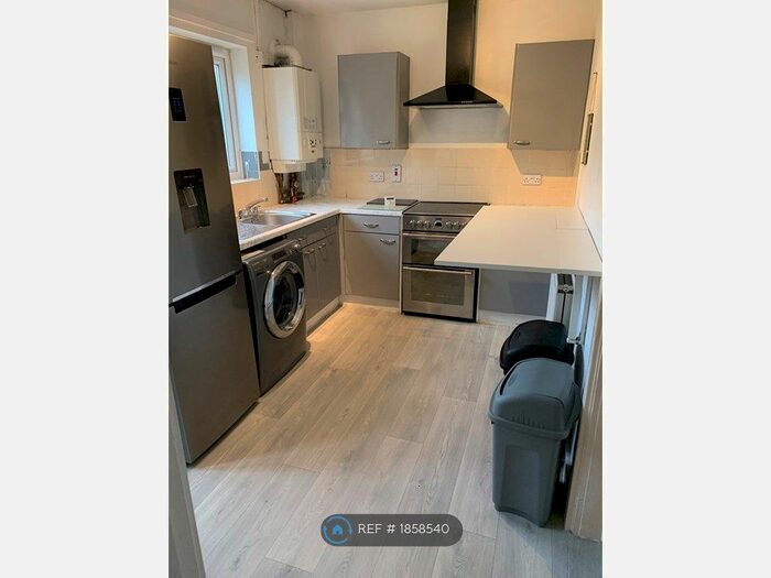 3 Bedroom Terraced House To Rent In Osmondthorpe Lane, Leeds, LS9