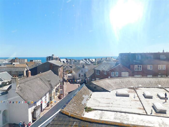 2 Bedroom Flat To Rent In Queen Street, Seaton, EX12