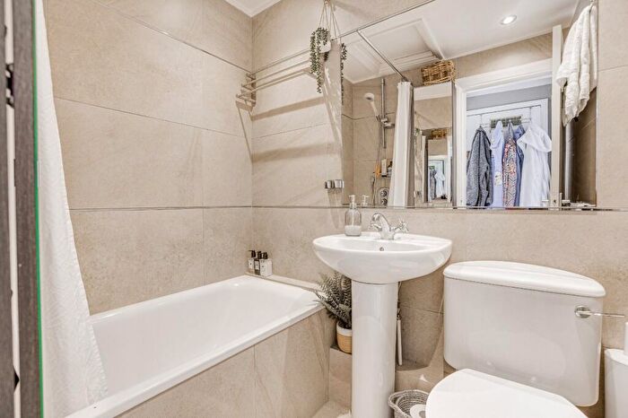 1 Bedroom Flat To Rent In Leathwaite Road, Battersea, SW11