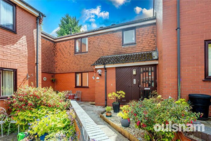 2 Bedroom Apartment For Sale In Maryland Drive, Bournville Village Trust, Northfield, Birmingham, B31