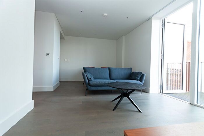 1 Bedroom Flat To Rent In Gartons Way, London, SW11