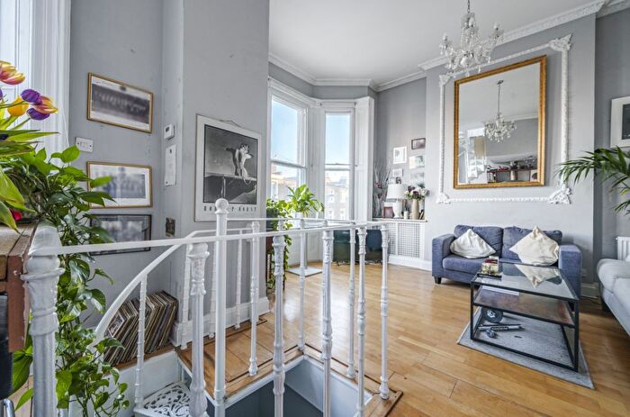 2 Bedroom Flat To Rent In Airlie Gardens, London, W8