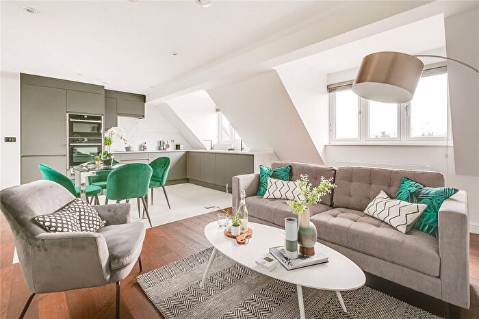 2 Bedroom Flat To Rent In Oakview Lodge, Beechcroft Avenue, NW11