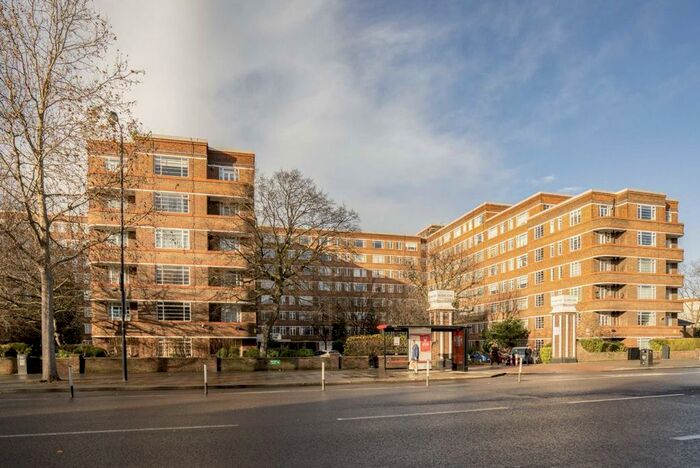 2 Bedroom Flat To Rent In Balham High Road, London, SW17