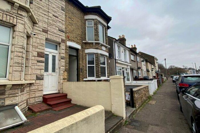 1 Bedroom Flat To Rent In Luton Road, Chatham ME4