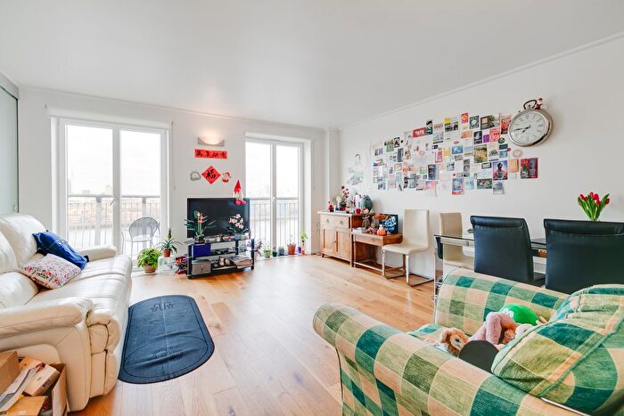 2 Bedroom Flat For Sale In Hutchings Street, London, E14