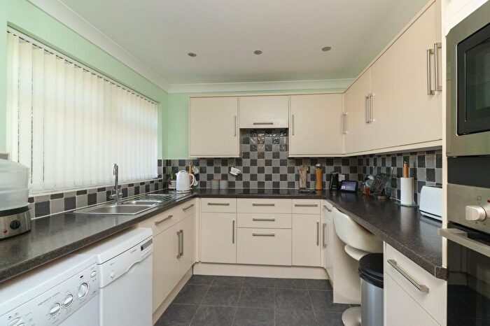 2 Bedroom Bungalow For Sale In Halstead Gardens, Margate, CT9