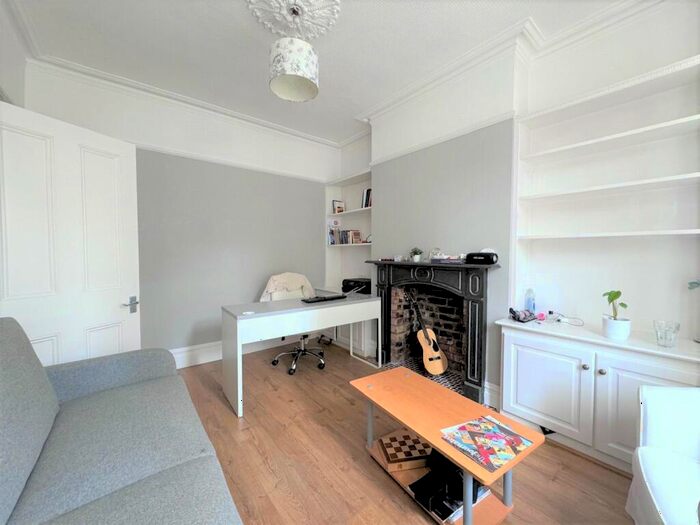 2 Bedroom Maisonette To Rent In Lyndhurst Road, Bowes Park, London, N22