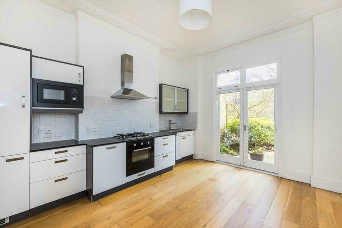 2 Bedroom Apartment To Rent In Queen Elizabeths Walk, Stoke Newington, N16