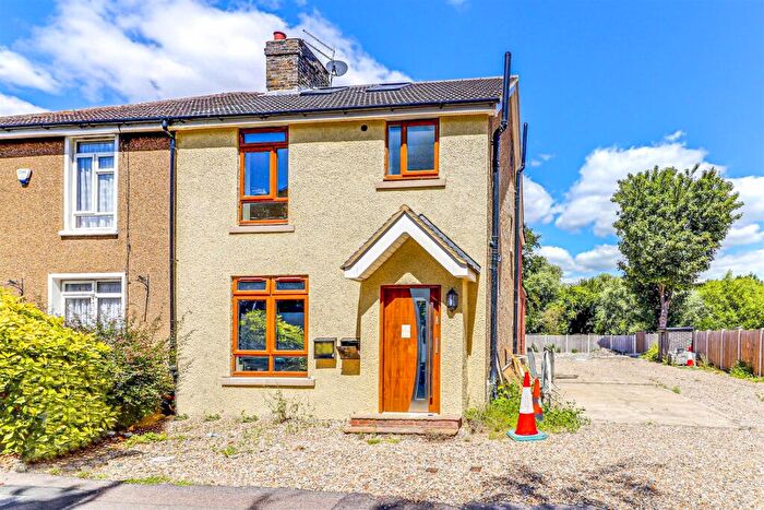 2 Bedroom Apartment To Rent In Holdbrook North, Waltham Cross, EN8