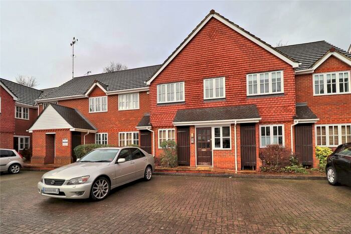 2 Bedroom Apartment To Rent In Woking, GU21