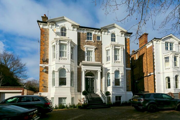 2 Bedroom Flat To Rent In Queens Road, Richmond, TW10