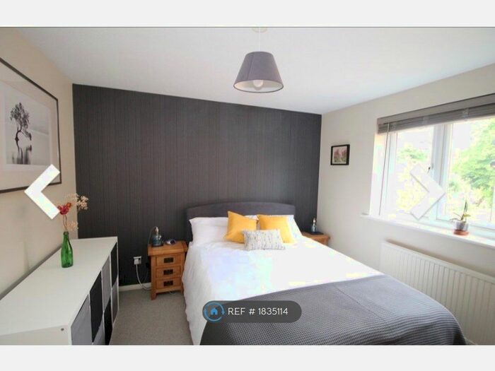 1 Bedroom Flat To Rent In Azalea Close, London, W7
