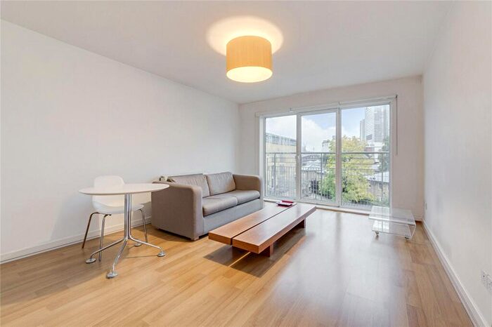 1 Bedroom Flat To Rent In Bogart Court, Premiere Place, E14
