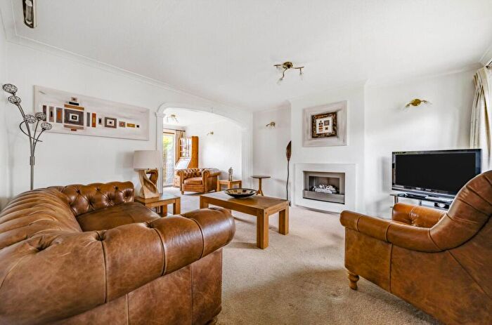 4 Bedroom Semi-Detached House To Rent In Horseman Close, Headington, OX3