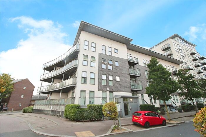 2 Bedroom Flat To Rent In Clovelly Place, Greenhithe, Kent, DA9