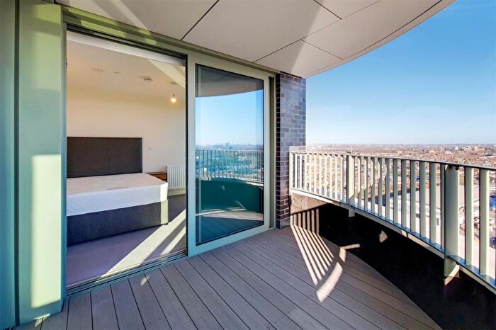 2 Bedroom Apartment To Rent In Green Street, London, NW10