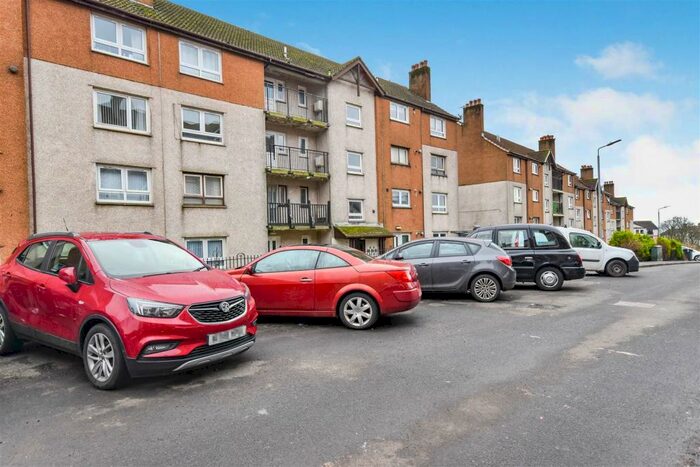 2 Bedroom Flat To Rent In Waulkingmill Road, Faifley, G81