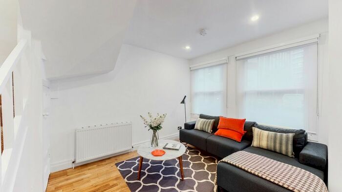 2 Bedroom Flat To Rent In Mallow Street, Clerkenwell, EC1Y