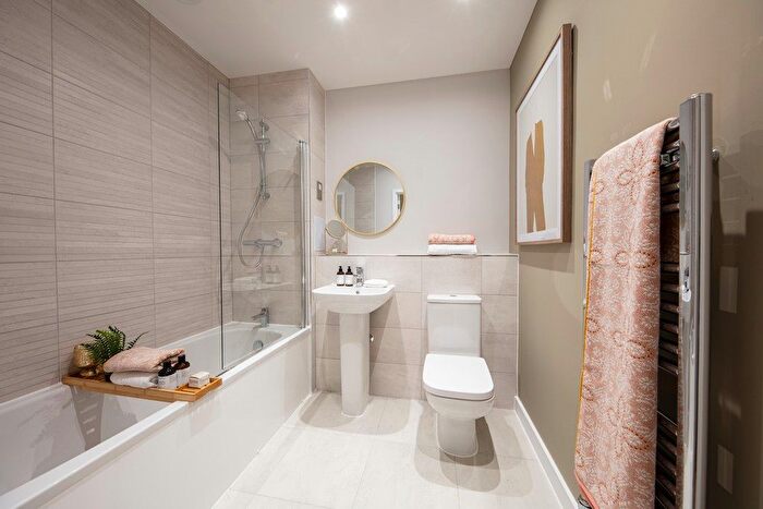 1 Bedroom Flat For Sale In North Woolwich Road, London, London, E16