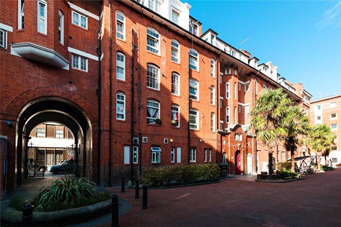 3 Bedroom Apartment To Rent In Lever Street, London, EC1V