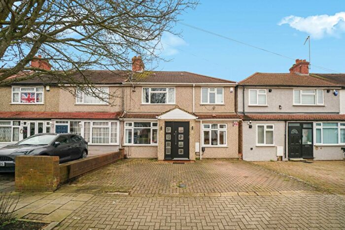 3 Bedroom End Of Terrace House For Sale In Kenilworth Avenue, Harrow, HA2