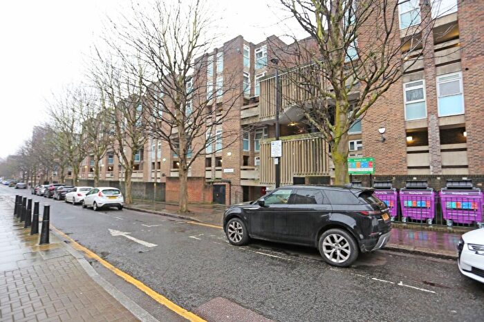 3 Bedroom Maisonette To Rent In Mansford Street, London, E2