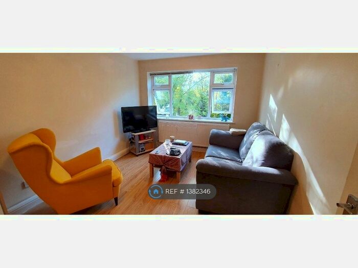 2 Bedroom Flat To Rent In Commercial Road, Leeds, LS5