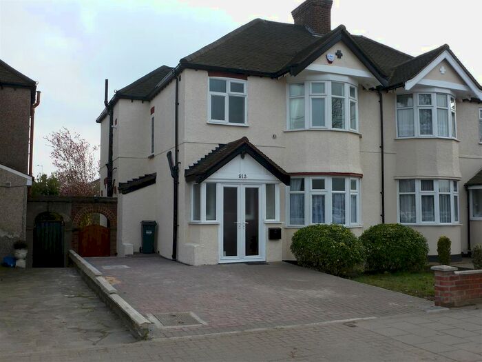 4 Bedroom Semi-Detached House To Rent In Great West Road, Osterley, Isleworth, TW7