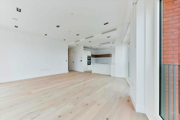 1 Bedroom Flat To Rent In Exchange Gardens, Vauxhall, London, SW8