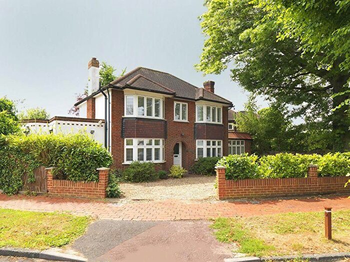 4 Bedroom Detached House For Sale In Embercourt Road, Thames Ditton, KT7