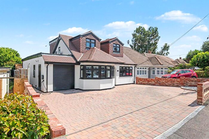 4 Bedroom Semi-Detached Bungalow For Sale In Broadlands Avenue, Hockley, SS5