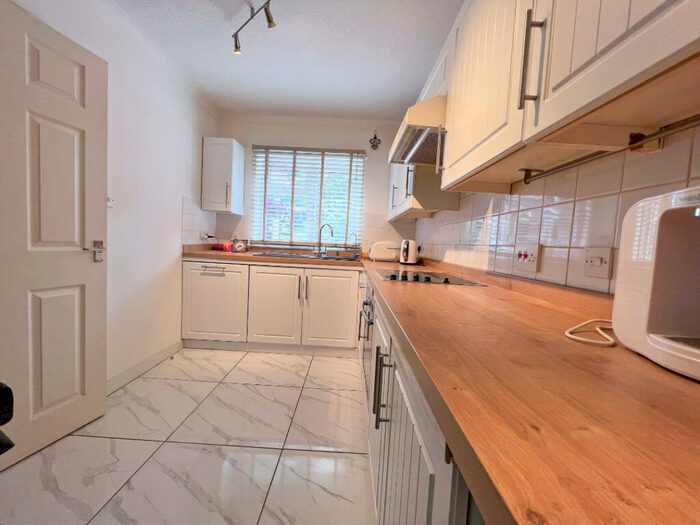 4 Bedroom Detached House To Rent In Fernhill Road, Farnborough, GU14