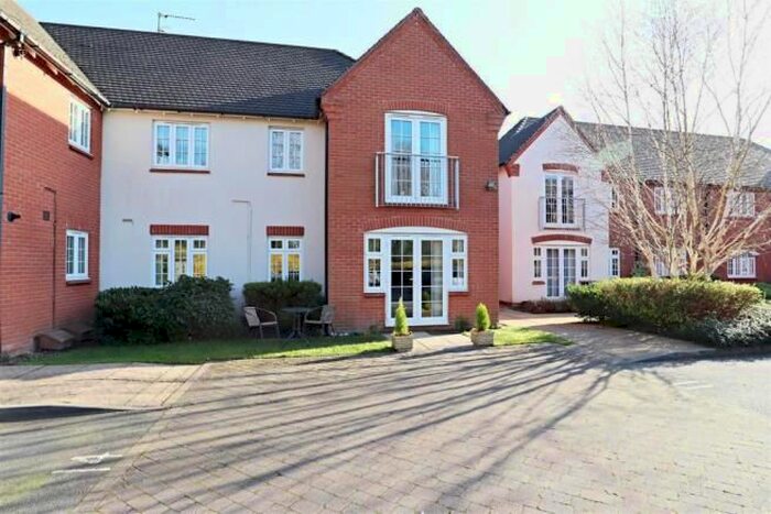 2 Bedroom Flat To Rent In Old Stafford Road, Cross Green, Wolverhampton, WV10