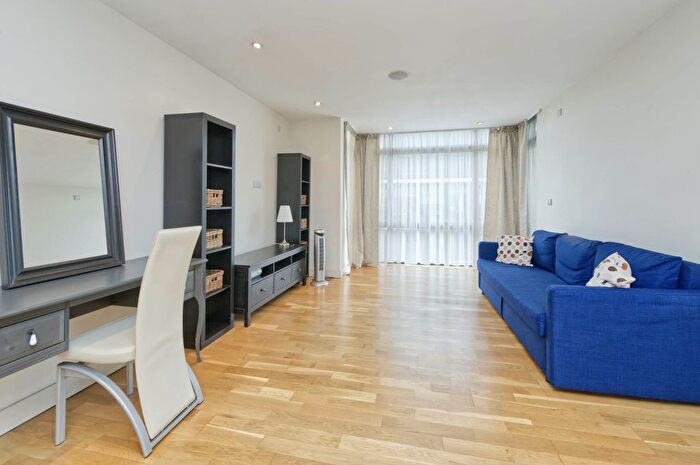 2 Bedroom Flat For Sale In Lymington Road, London, NW6