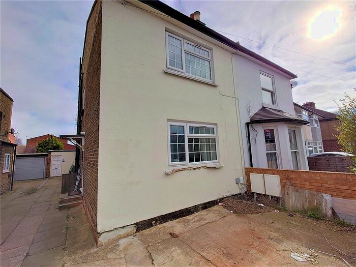 2 Bedroom Maisonette To Rent In New Road, Hillingdon, Middlesex, UB8